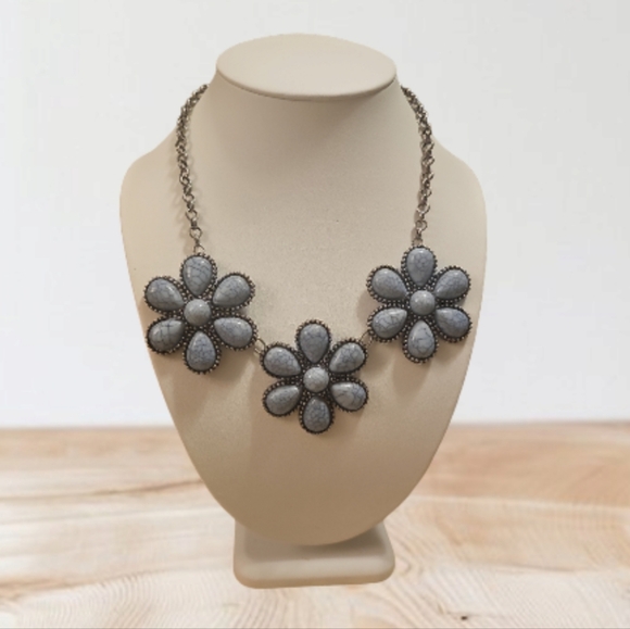 Vintage Signed Charming Charlie's Statement Necklace. - Picture 3 of 7